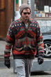 Ashton Kutcher con una rebeca estilo rretro