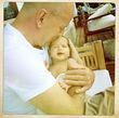 ¡Bruce Willis nos enseña a su hija!