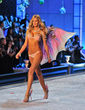 Erin Heatherton en el desfile de Victoria's Secret