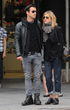 Justin Theroux y Jennifer Aniston son un clon el uno del otro. Ambos con looks en negro y gris.