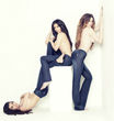 Las hermanas Kardashian se destapan en su nueva colección de pantalones vaqueros