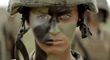 Katy Perry protagoniza un curioso vídeo en el que aparece como un soldado listo para combatir