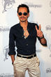 Marc Anthony presenta a su novia a los Beckham