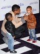 Usher se llevó a sus hijos Usher Raymond V y Naviyd Ely