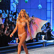 Erin Heatherton en el desfile de Victoria's Secret Erin Heatherton en el desfile de Victoria's Secret