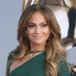 JLo celebró San Valentín... ¡Columpiándose!