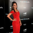 Mila Kunis acudió a la cita con un vestido rojo ceñido con escote barco Mila Kunis acudió a la cita con un vestido rojo ceñido con escote barco