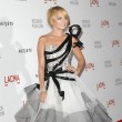 Nicole podría casarse con un traje de Marchesa o de Chanel vintage