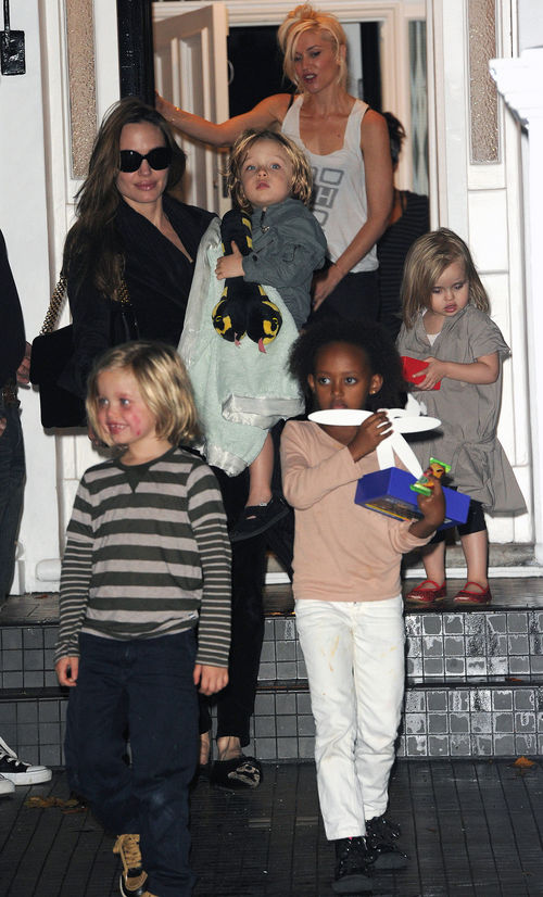 Angelina Jolie, Gwen Stefani, Brad Pitt, Gavin Rossdale - Angelina Jolie y sus hijos pasaron la tarde en casa de Gwen Stefani Angelina Jolie, Gwen Stefani, Brad Pitt, Gavin Rossdale - Angelina Jolie y sus hijos pasaron la tarde en casa de Gwen Stefani