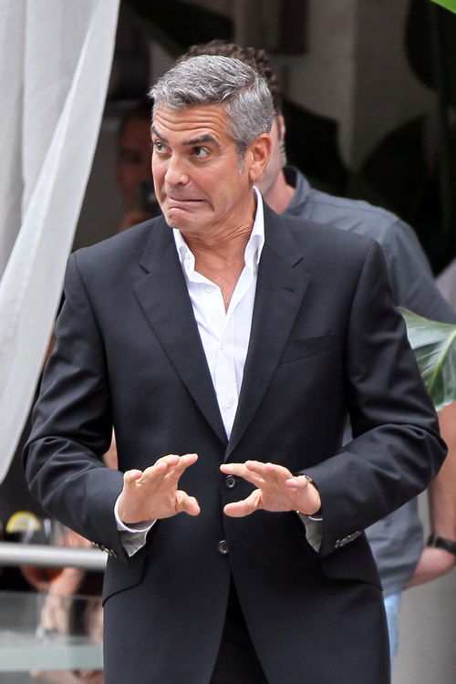 George Clooney, Martin Sheen - George Clooney protagonizará una obra gay George Clooney, Martin Sheen - George Clooney protagonizará una obra gay