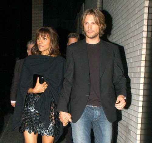 halle-berry-con-gabriel-aubry-de-paseo.jpg