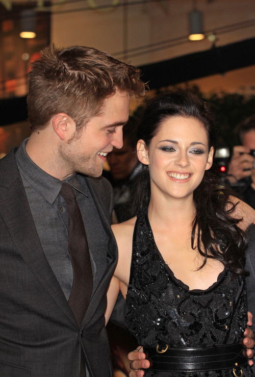 Robert Pattinson, Kristen Stewart, Miley Cyrus, Hayden Panettiere - Robert Pattinson y Kristen Stewart se pasaron de copas Robert Pattinson, Kristen Stewart, Miley Cyrus, Hayden Panettiere - Robert Pattinson y Kristen Stewart se pasaron de copas